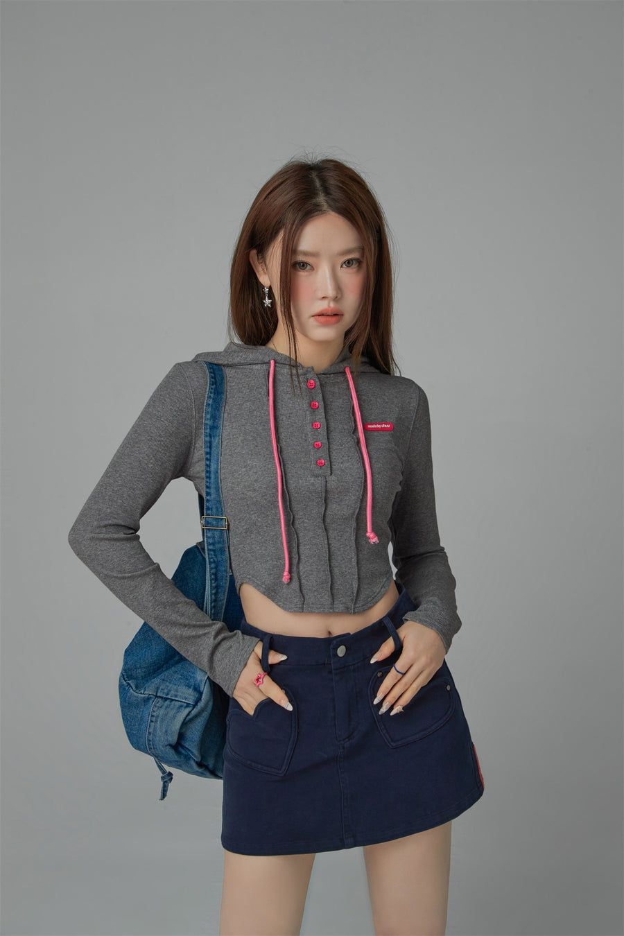 CHUU Kick It Colored Cropped Hooded Top