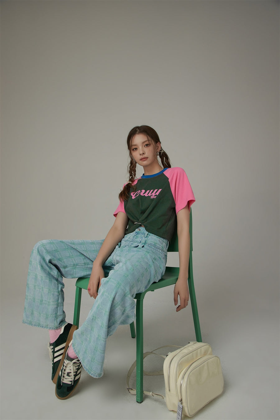 CHUU Contrast Raglan Cropped T-Shirt