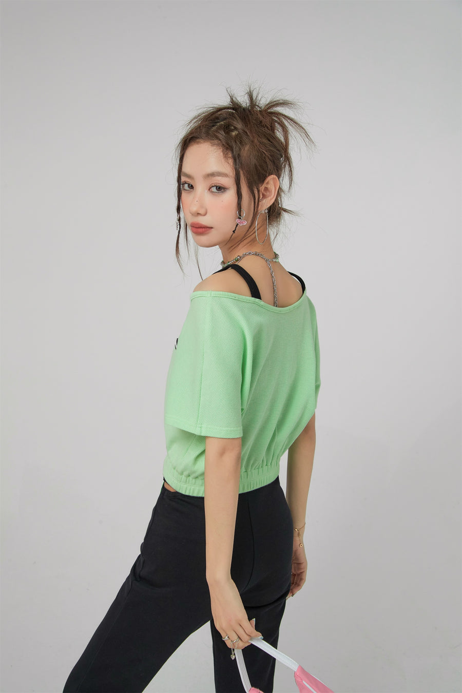 CHUU Two-Layer Crop Sport Top