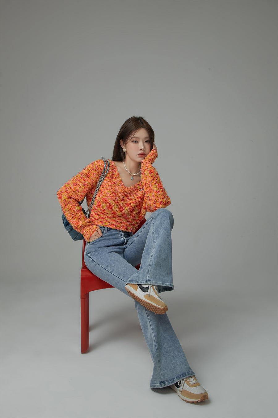 CHUU Adore You V Neck Crop Sweater