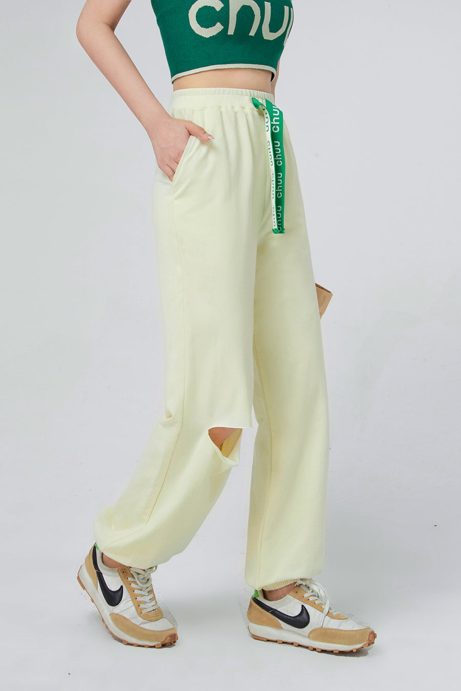 CHUU Slit Back Jogger Pants