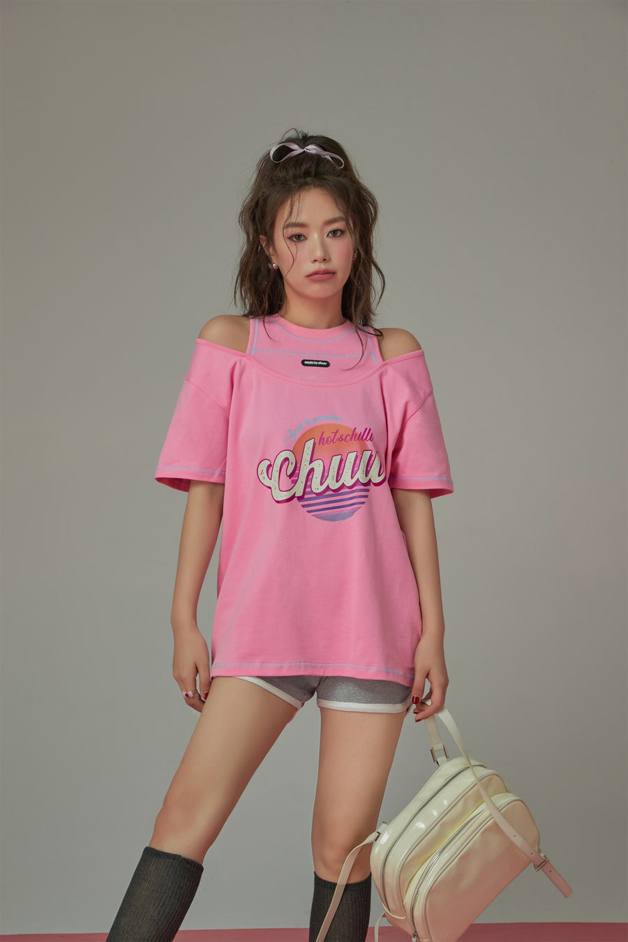 CHUU Hot And Chilli Off Shoulder Loose Fit T-Shirt