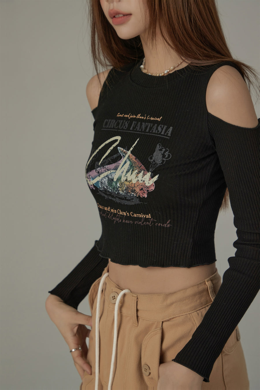 CHUU Chuu Circus Off-The-Shoulder Ribbed T-Shirt