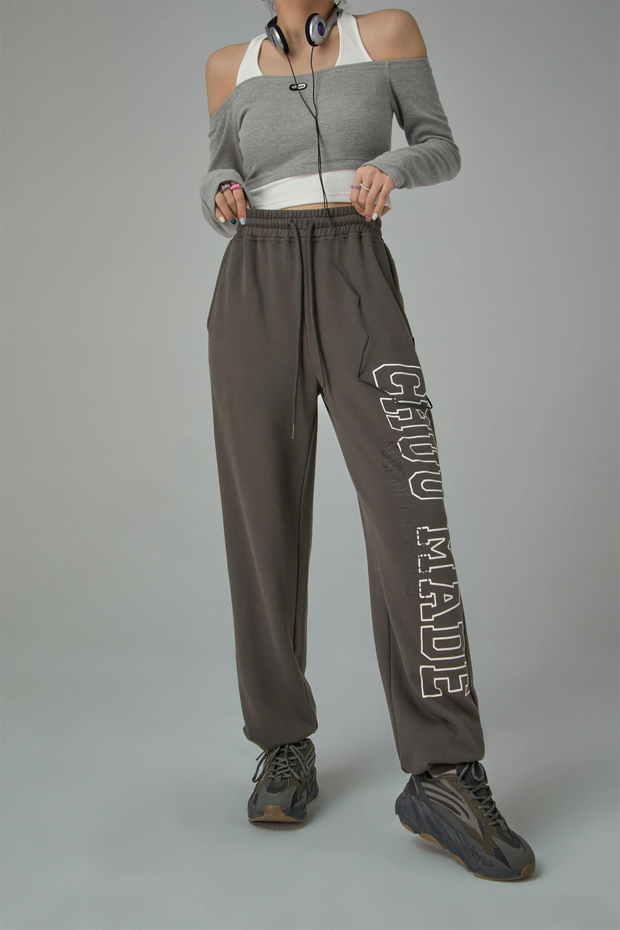 CHUU Stars That Shine High-Waist Jogger Pants