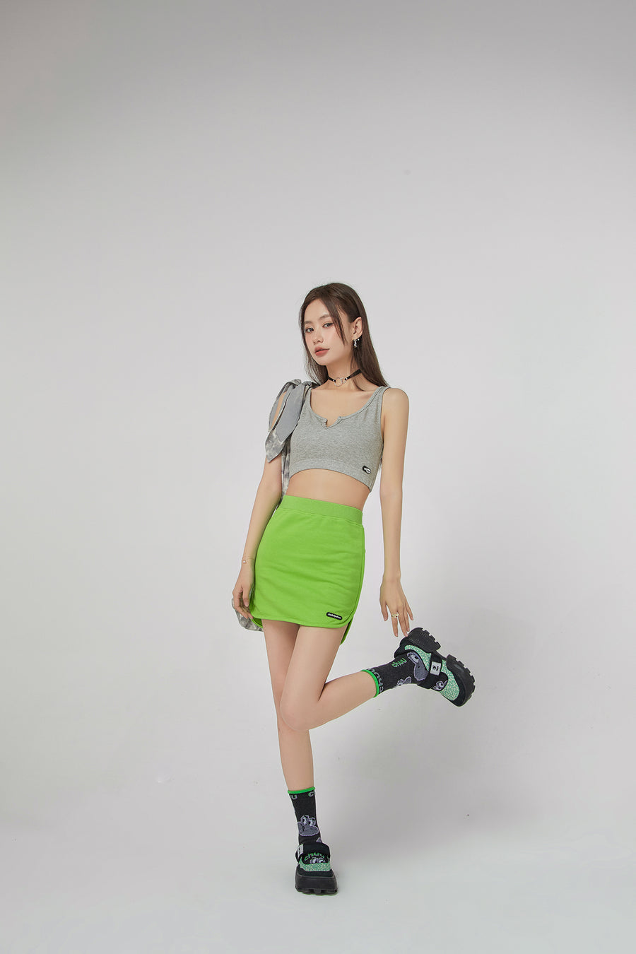 CHUU Cute Neckline Crop Sleeveless Top