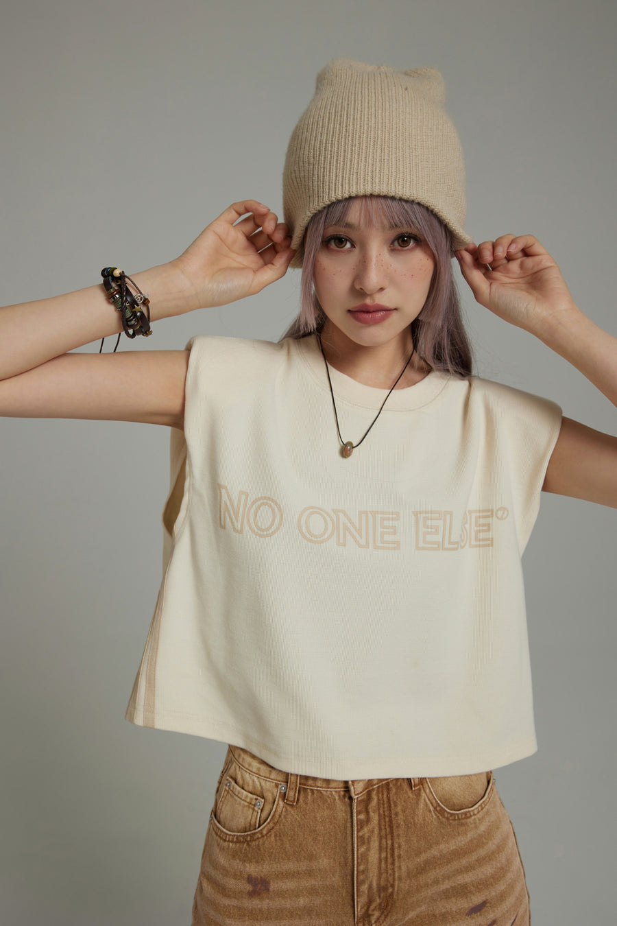 CHUU Noe Logo Crop Sleevless Top