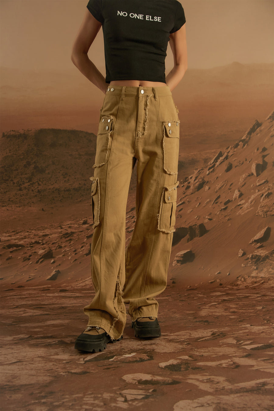 CHUU Raw Edge Wide Cargo Pants