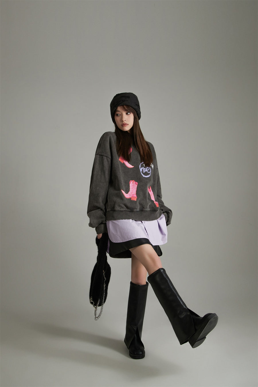 CHUU Boot Print Loose Fit Sweater