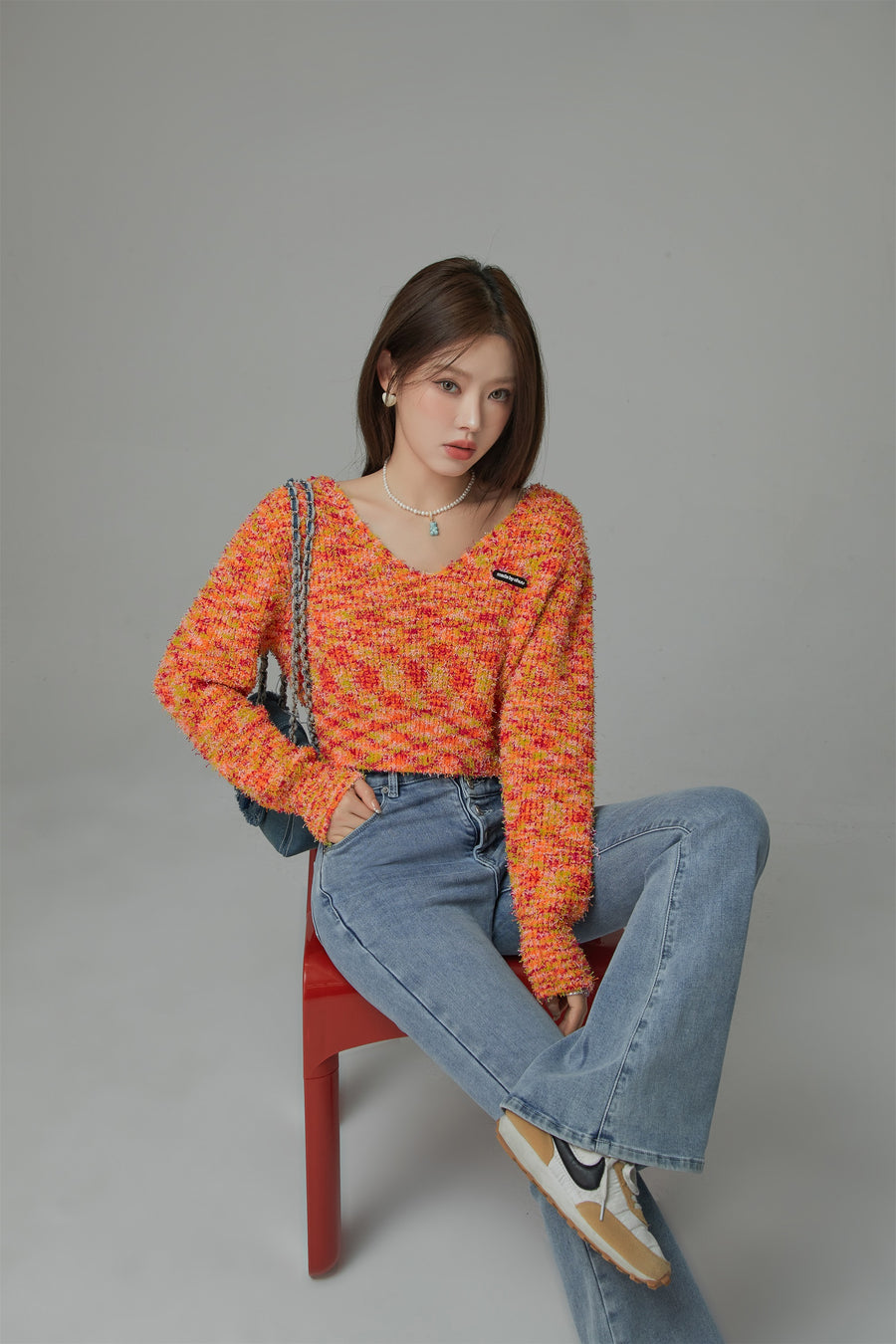 CHUU Adore You V Neck Crop Sweater