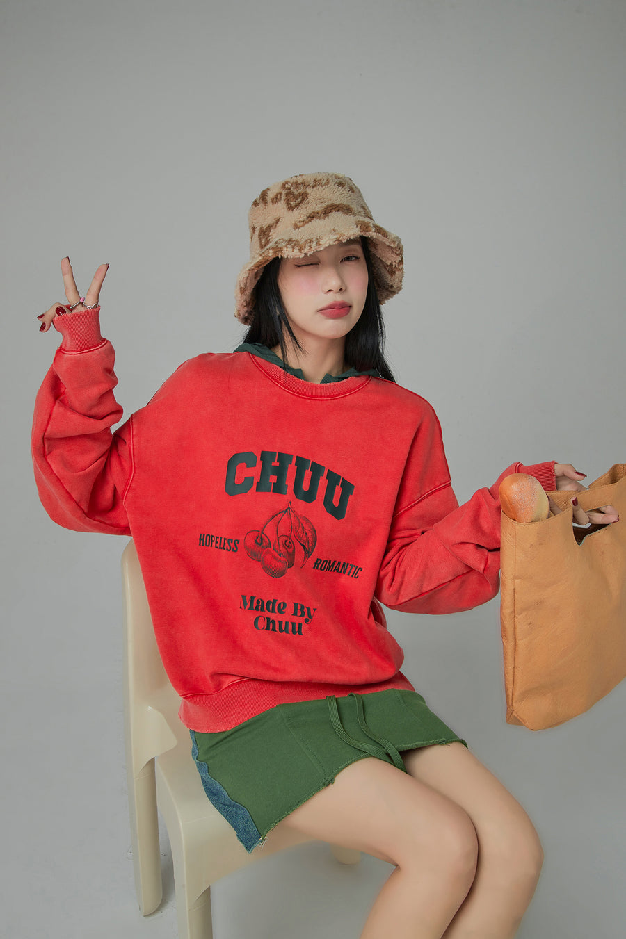 CHUU Dominate This Love Winter Heart Bucket Hat