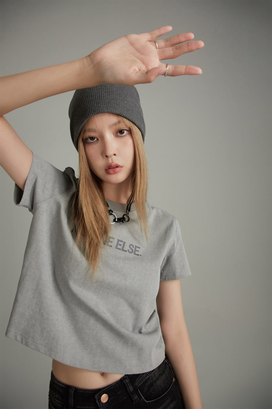 CHUU Never Basic Noe Logo T-Shirt