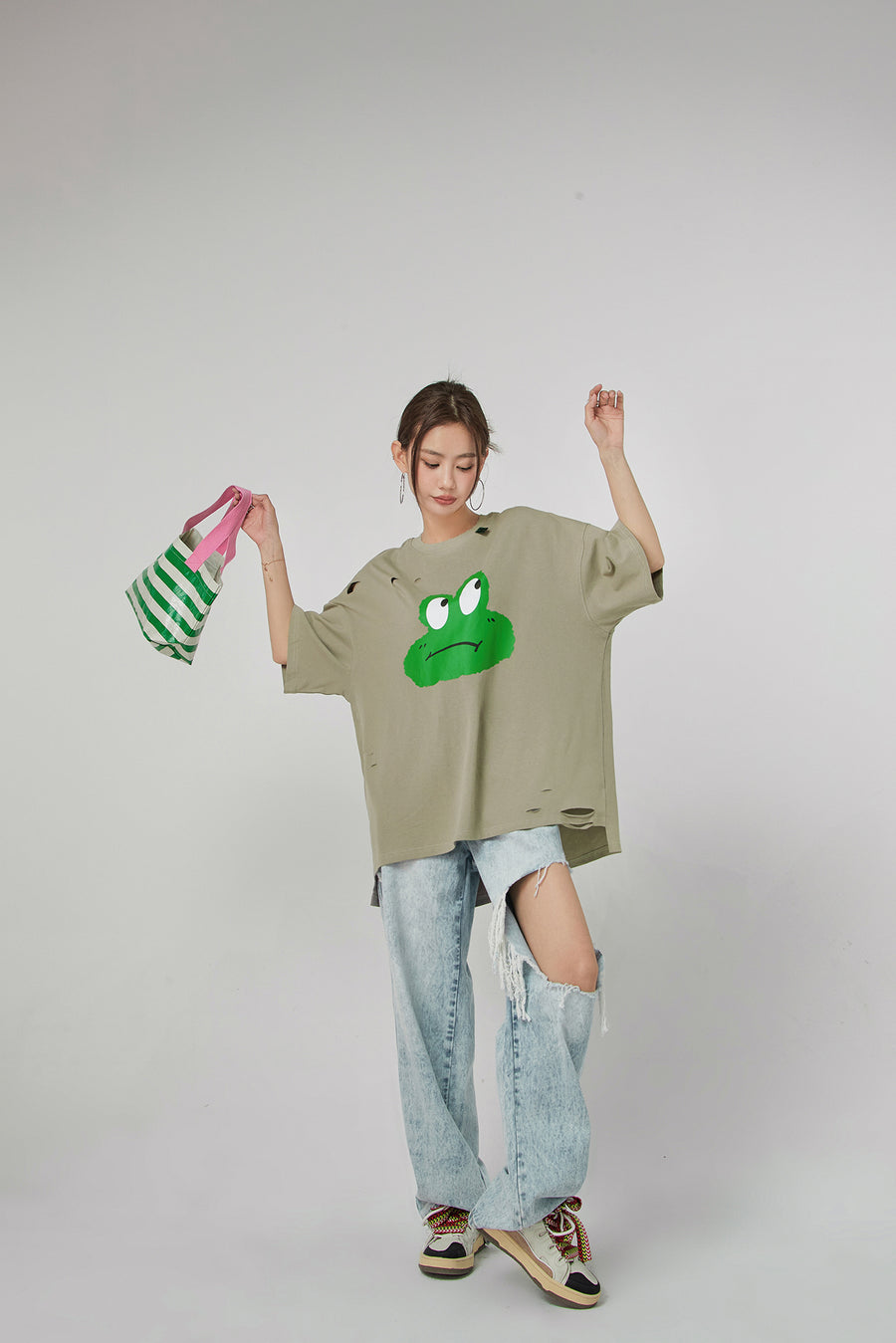 CHUU Frog With Moods Damage T-Shirt