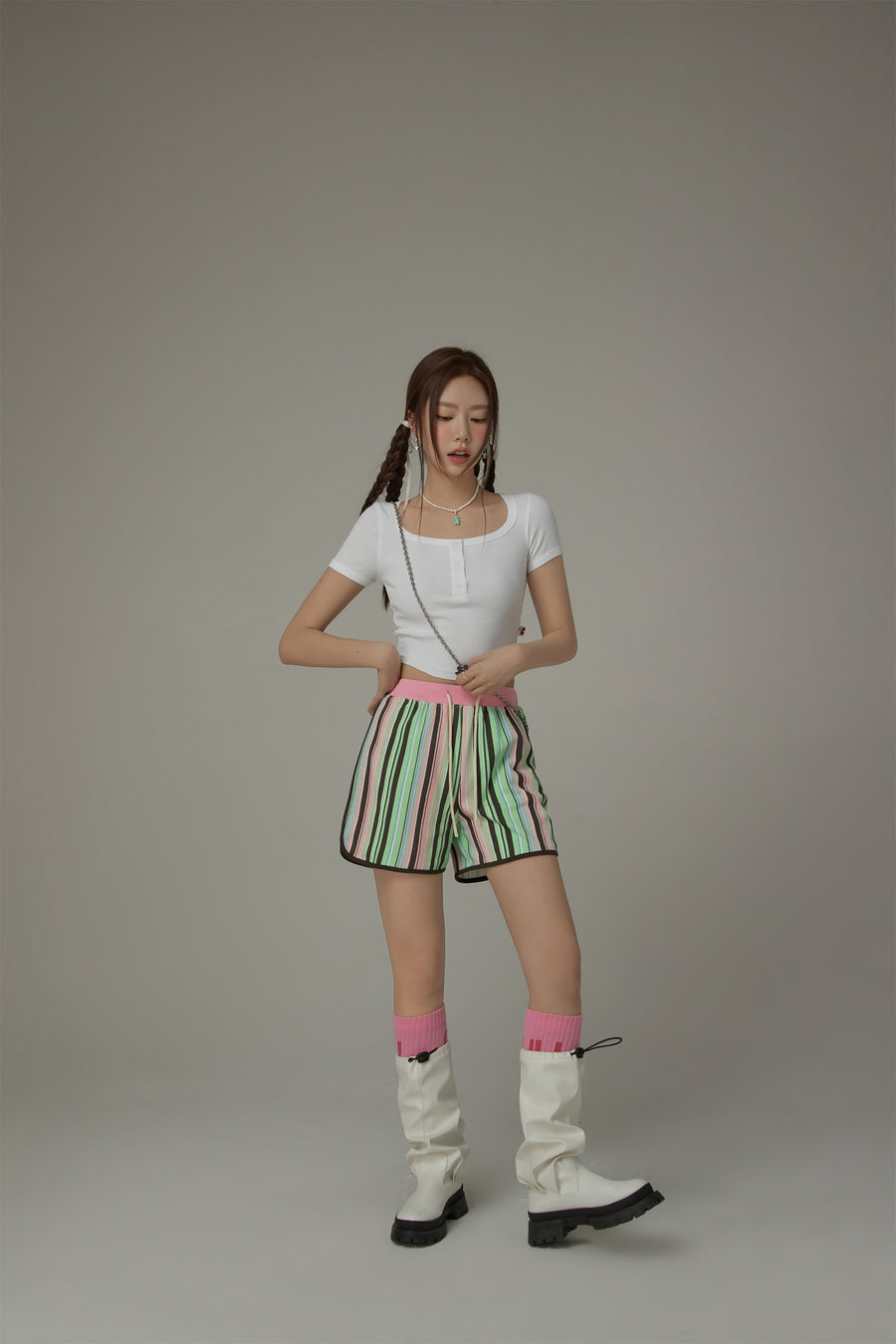 CHUU Big U-Neck Cropped T-Shirt