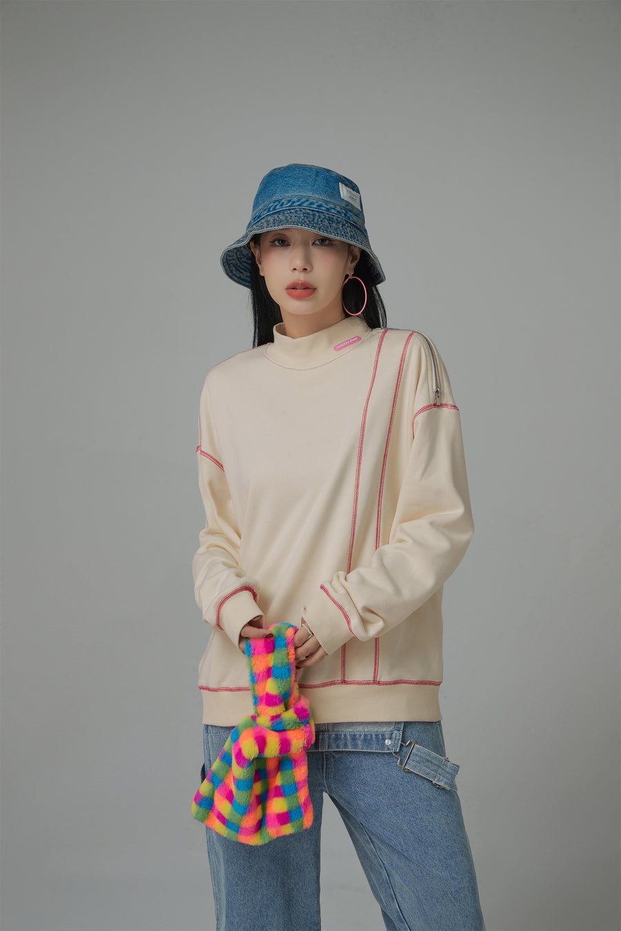 CHUU Babe Half Turtleneck Loose Fit Sweatshirt