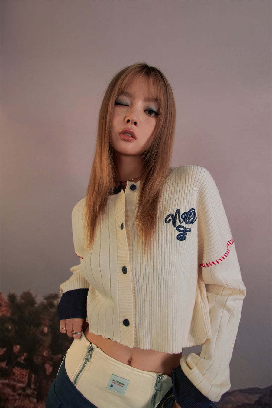 CHUU Round Neck Noe Logo Cardigan