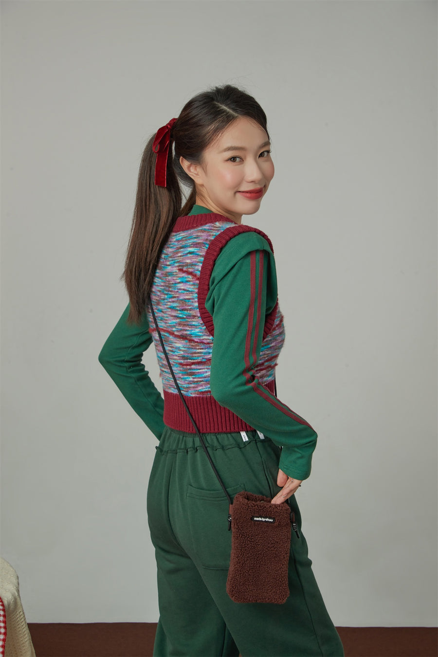 CHUU When I Am With You Embroidered V-Neck Sleeveless Knit Vest