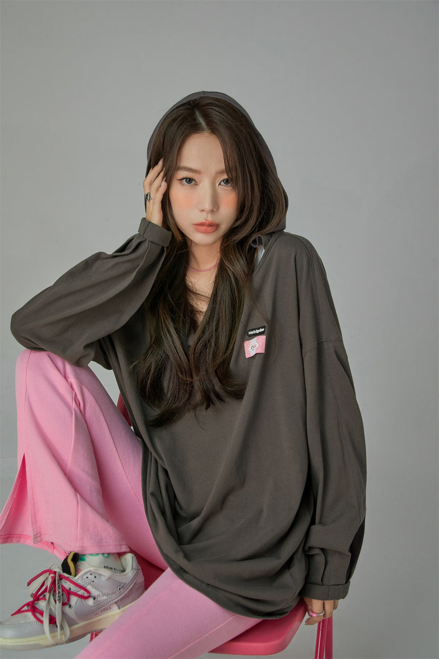 CHUU Off-Shoulder V Neck Loose Fit T-Shirt