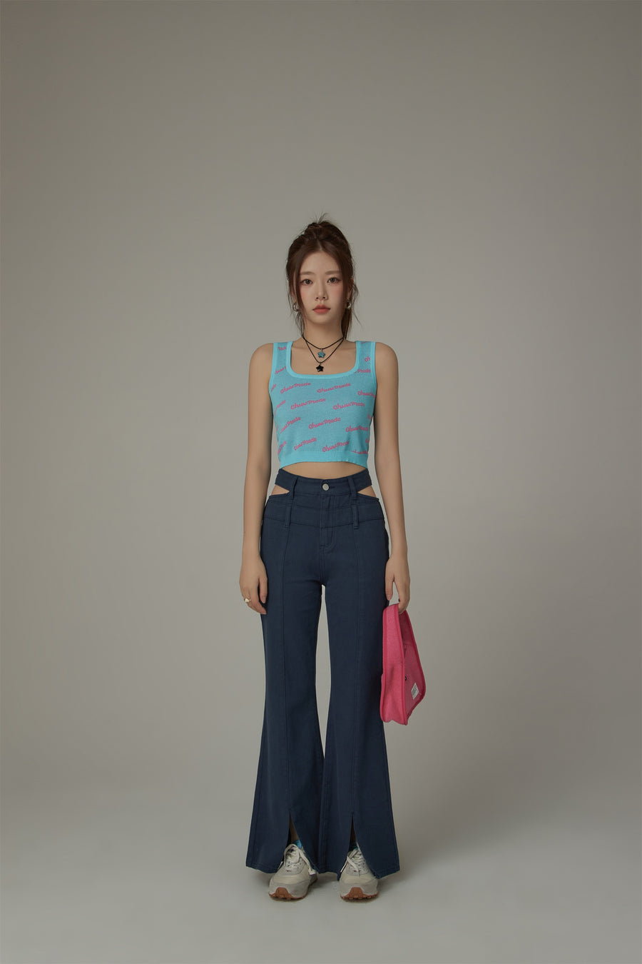 CHUU Lettering Square Neck Knitted Crop Top