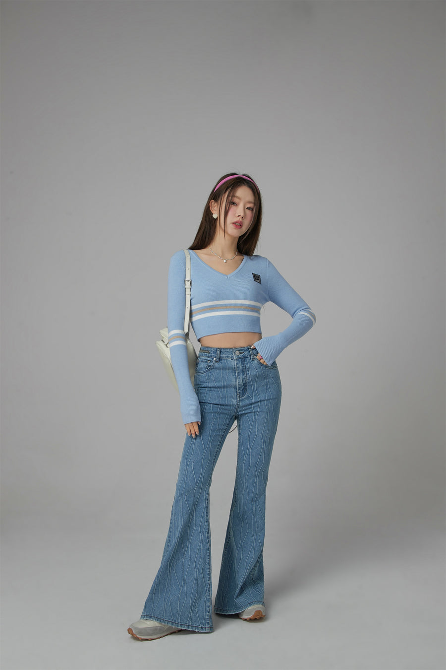 CHUU Unlock Stripes V-Neck Cropped Knit Sweater