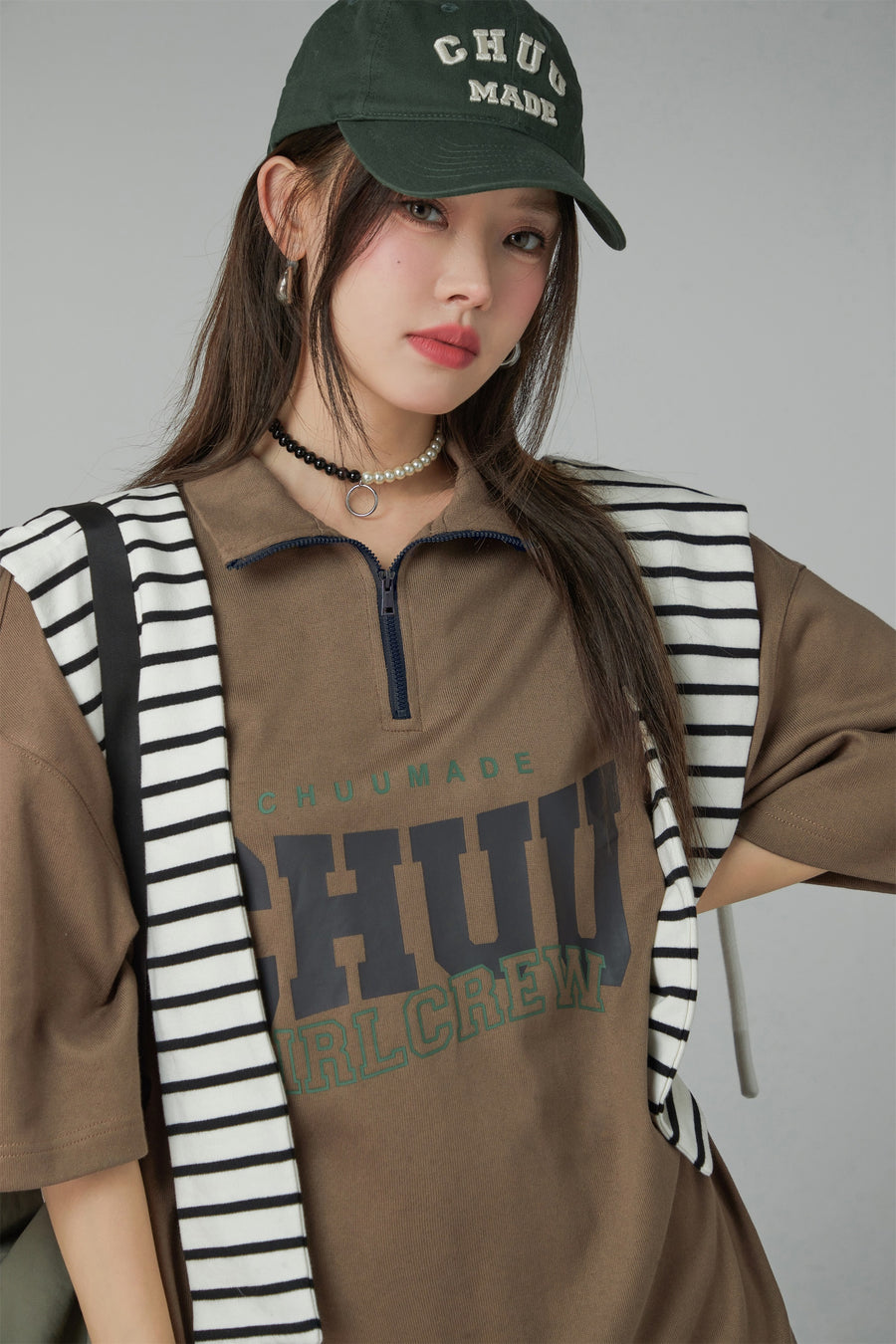 CHUU Girl Crew Half Zip-Up Loose Fit T-Shirt