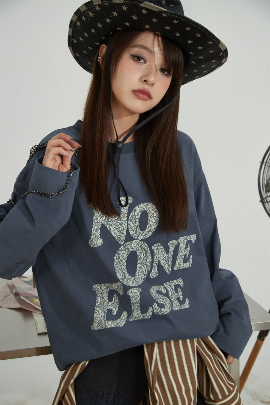 CHUU No One Else Printed Sweatshirt