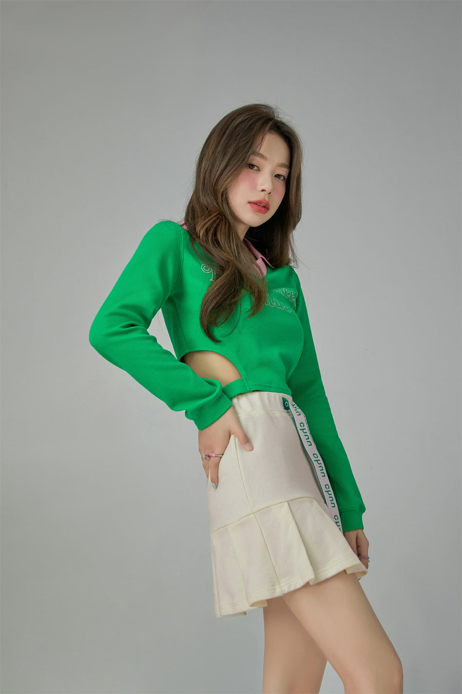 CHUU Side Note Slit Cropped T-Shirt