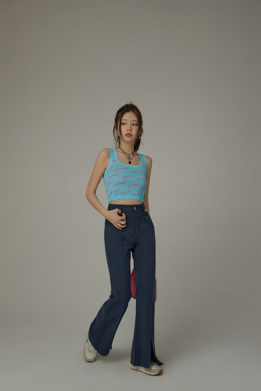 CHUU Lettering Square Neck Knitted Crop Top