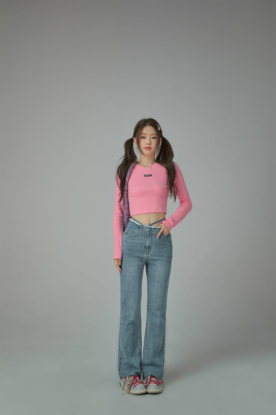 CHUU Slit Shoulder Long Sleeve Crop Top