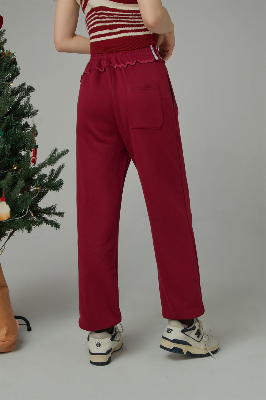 CHUU All The Promises Heart Embroidered Jogger Pants