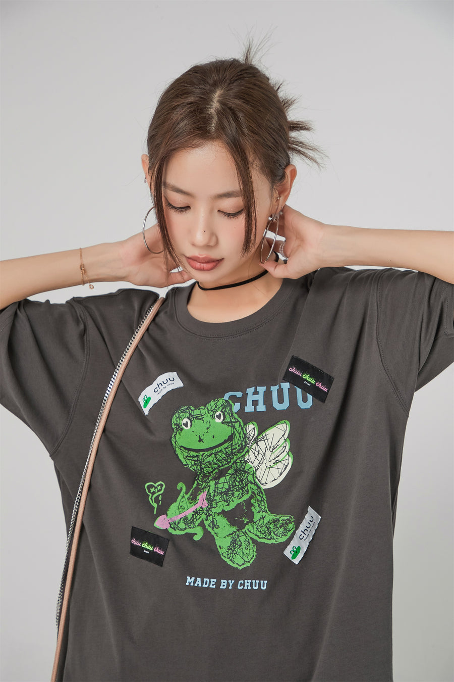 CHUU Happy Frog Is An Angel Print T-Shirt