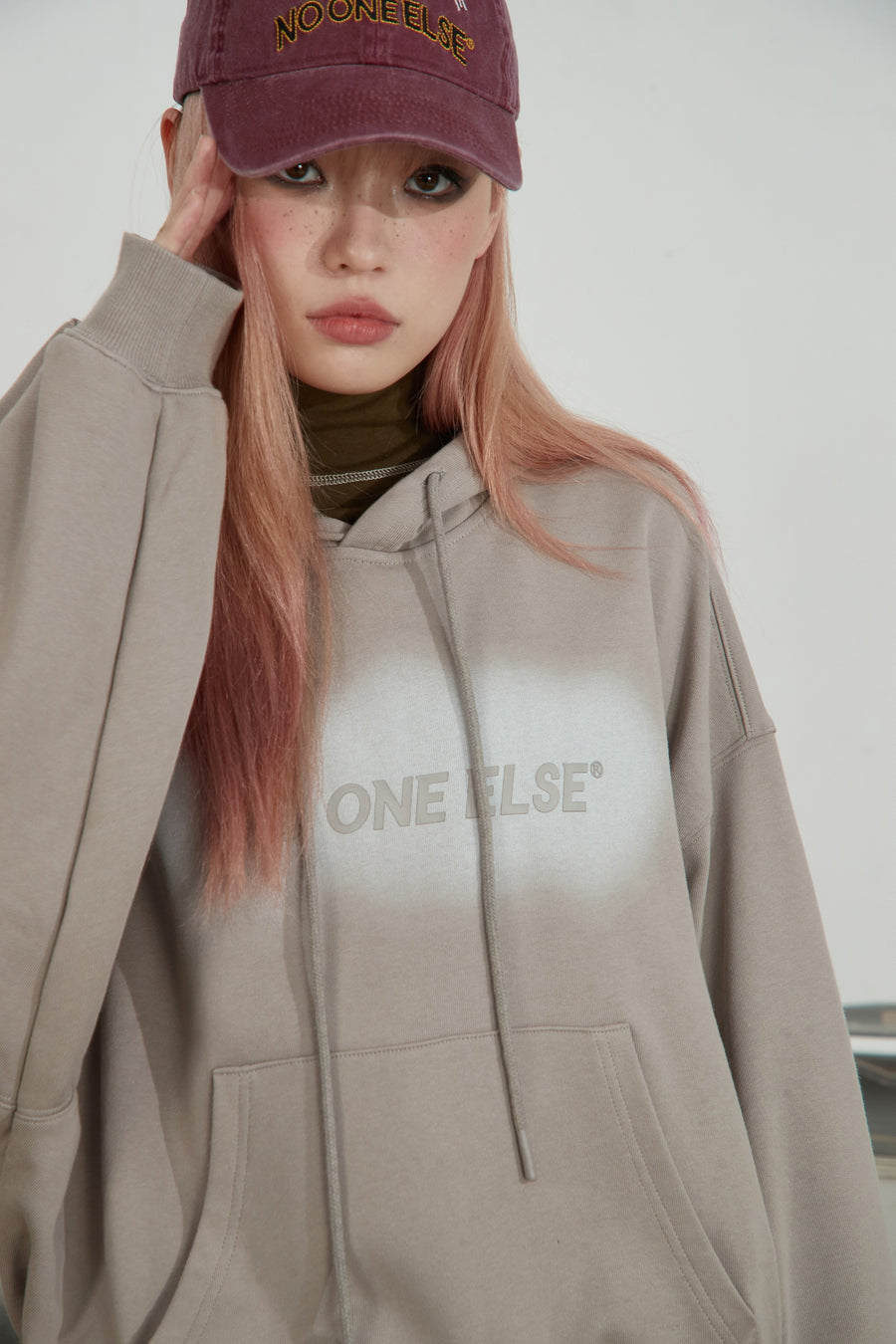 CHUU Noe Lettering Loose Fit Hoodie