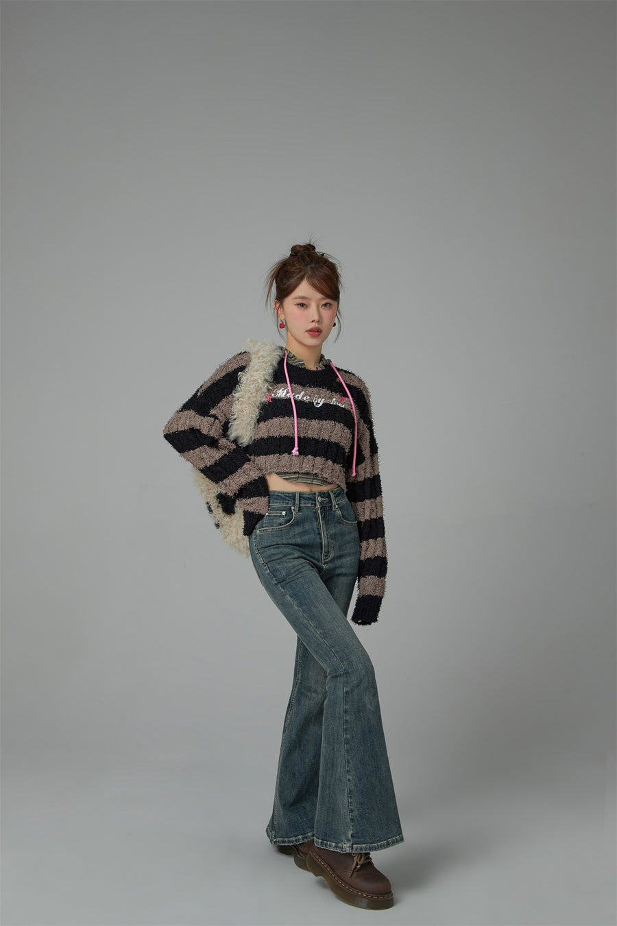 CHUU Pretty Bold Striped Cropped Knit Sweater