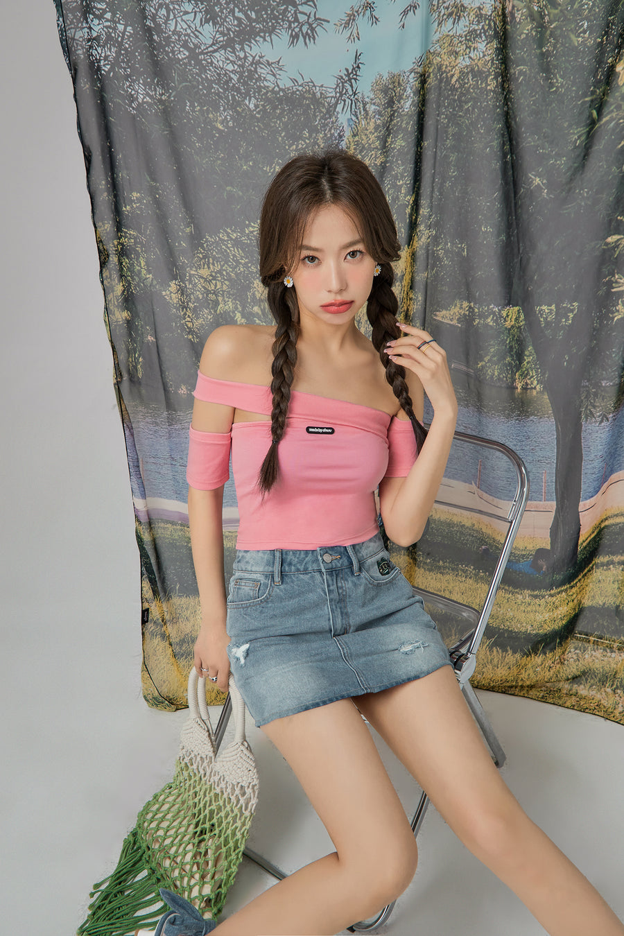 CHUU Unbalanced Off-Shoulder T-Shirt