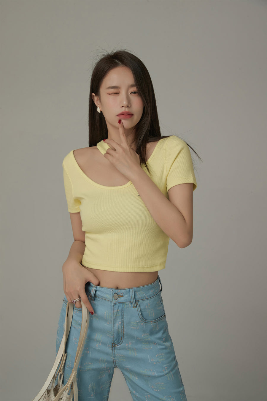 CHUU Cut Out Slim T-Shirt