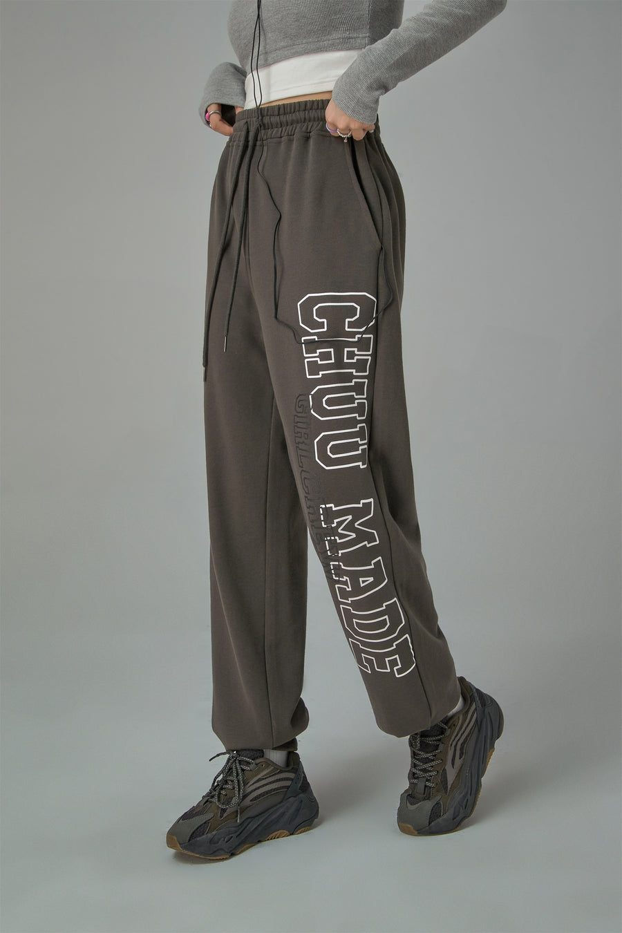 CHUU Stars That Shine High-Waist Jogger Pants