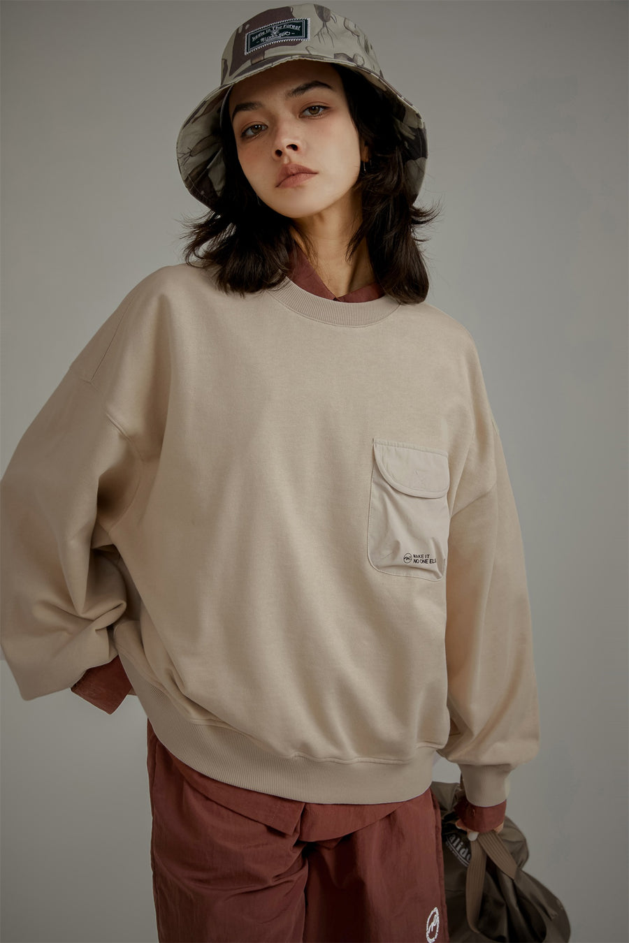 CHUU Pocket Loose Fit Sweatshirt