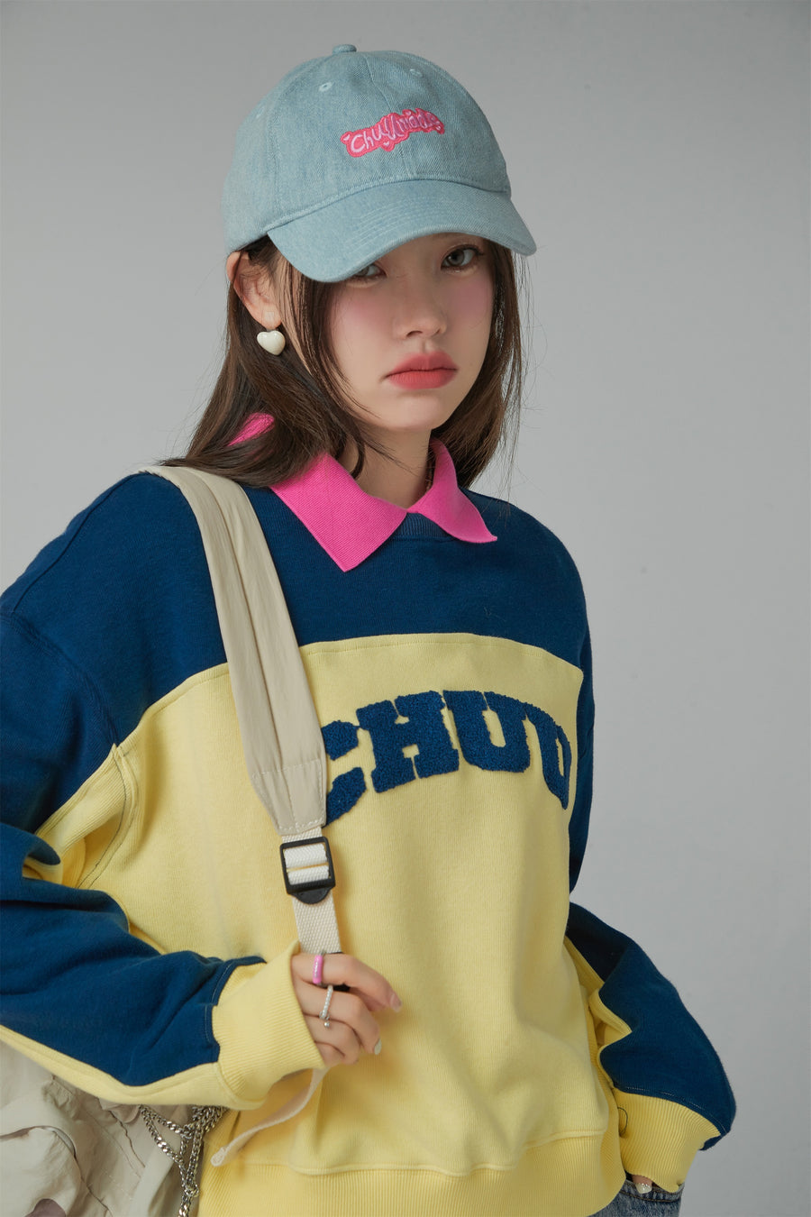 CHUU The Apple Of My Eye Loose-Fit Sweatshirt