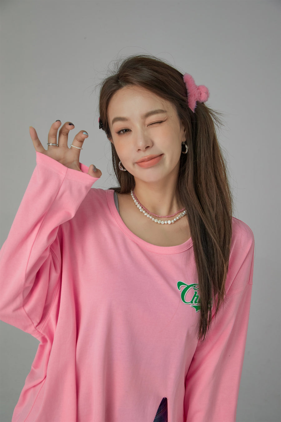 CHUU Side Slit Chuu Logo Loosefit Skater Top