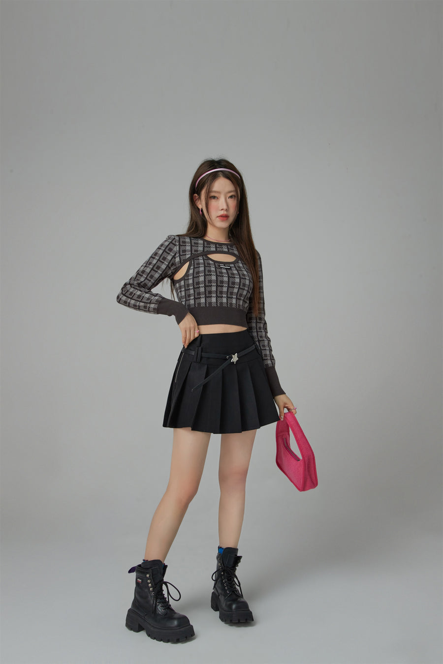 CHUU 2-Layers Chest Cutout Check Knit Sweater