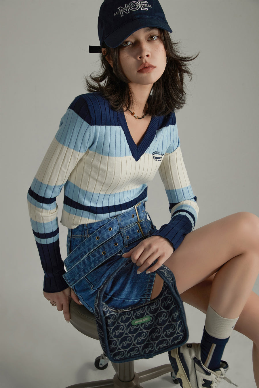 CHUU School Of Wizardry Ribbed V-Neck Sweater