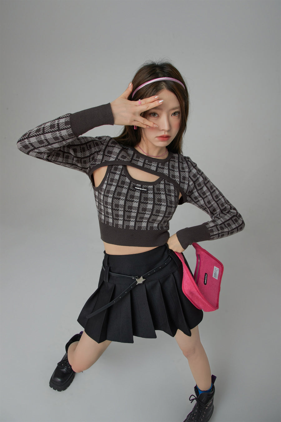 CHUU 2-Layers Chest Cutout Check Knit Sweater