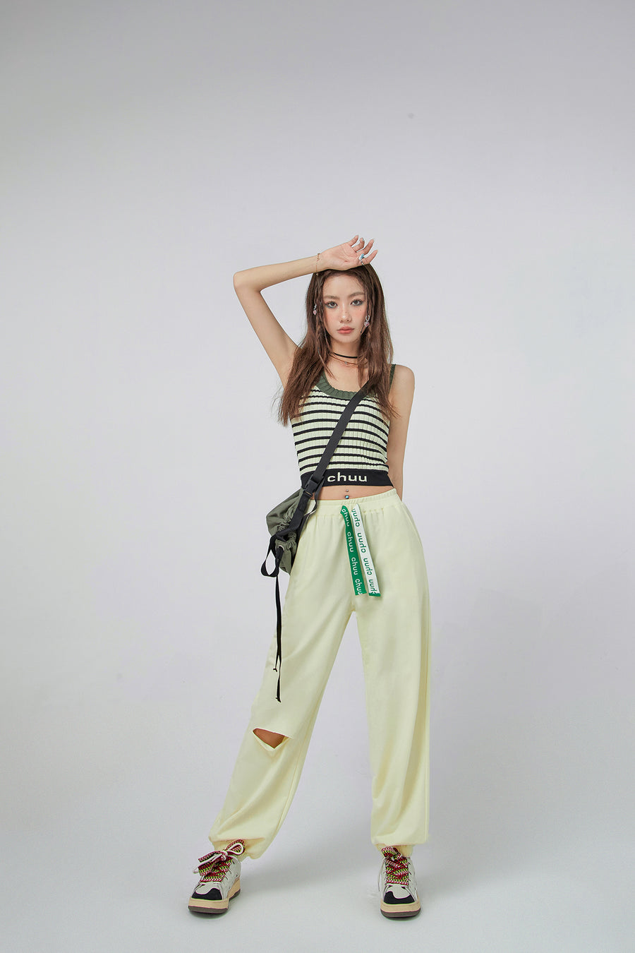 CHUU Slit Back Jogger Pants