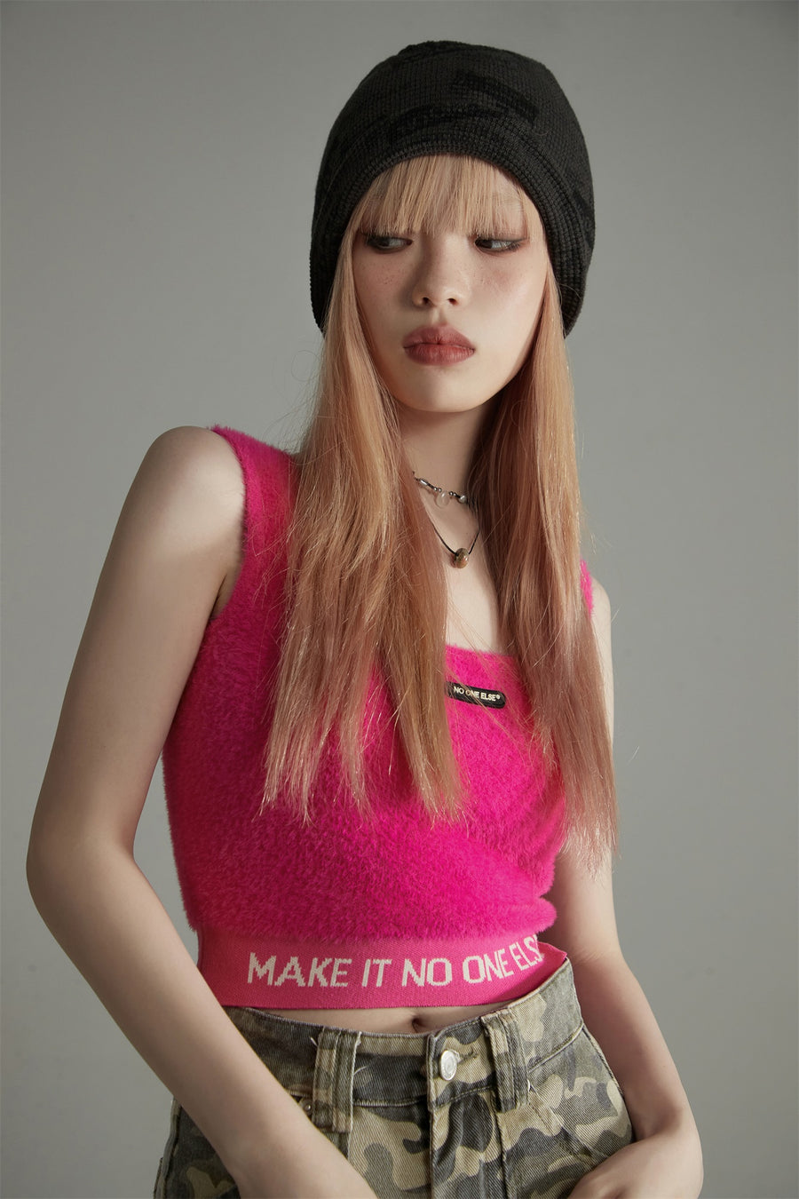 CHUU Lettering Soft Fluffly Sleeveless Crop Top