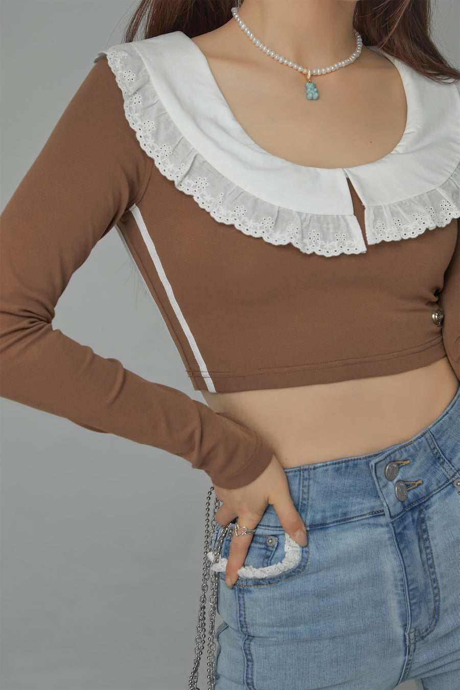 CHUU Eyelet Lace Collar Long-Sleeved Crop Top