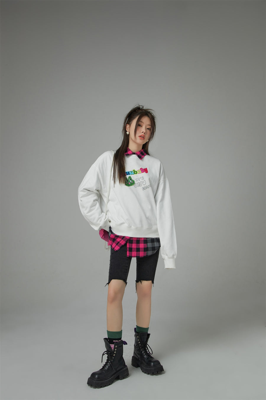 CHUU We Are In The Present Frog Logo Loose Fit Sweatshirt