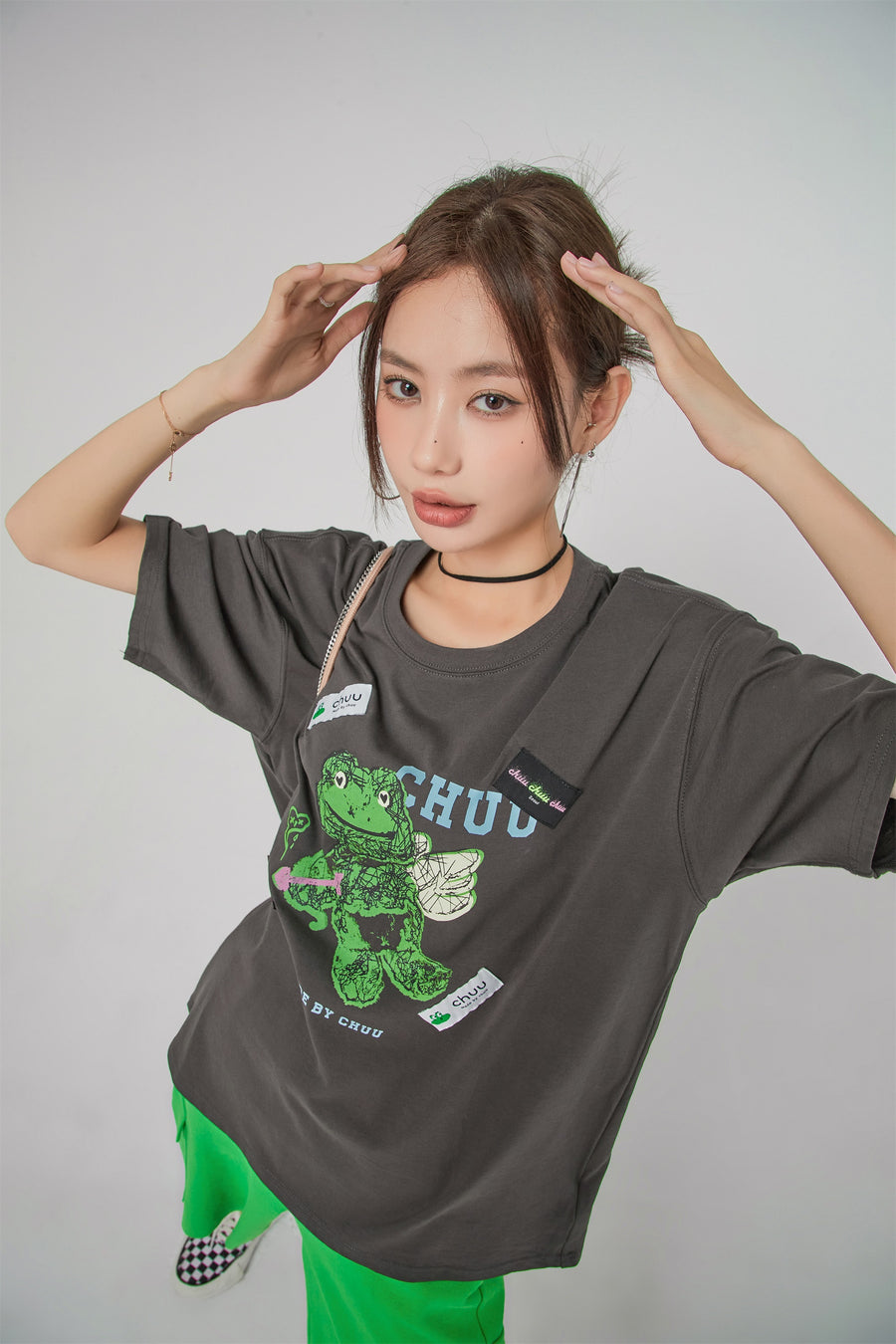 CHUU Happy Frog Is An Angel Print T-Shirt