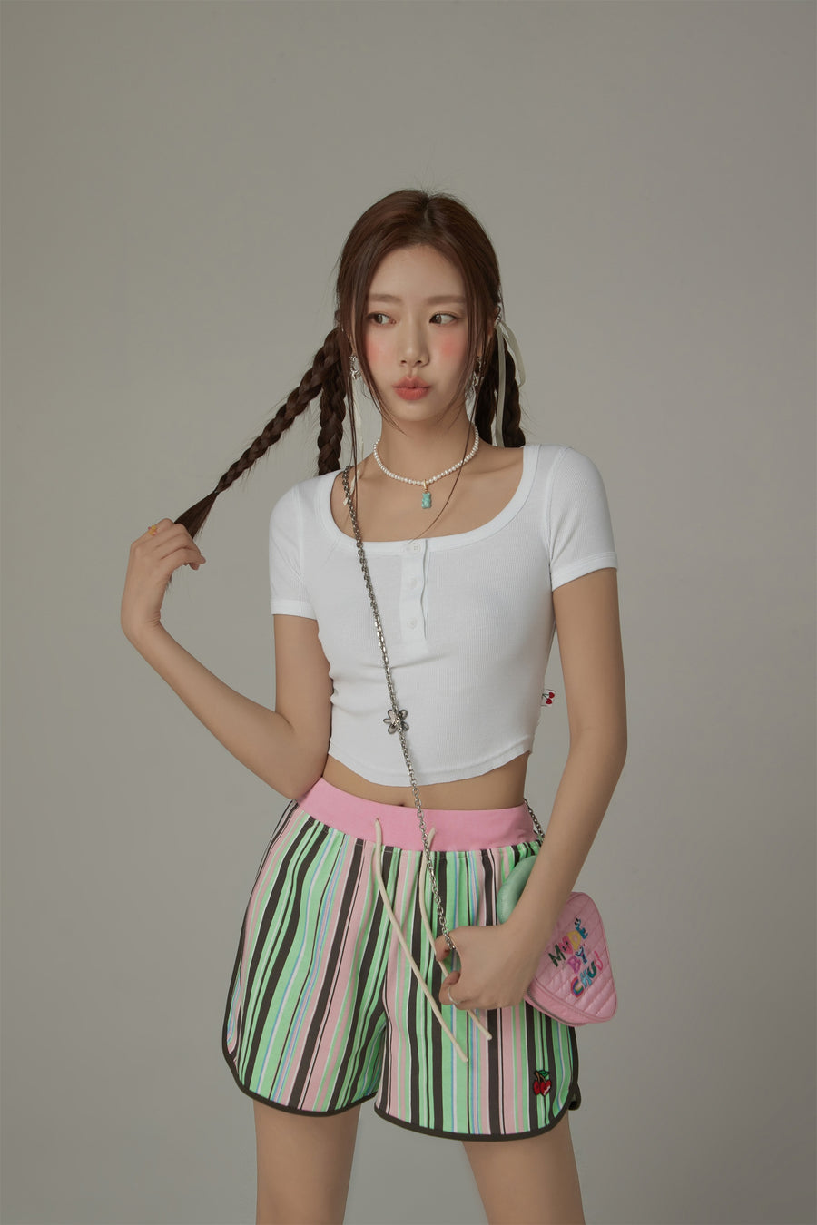 CHUU Big U-Neck Cropped T-Shirt