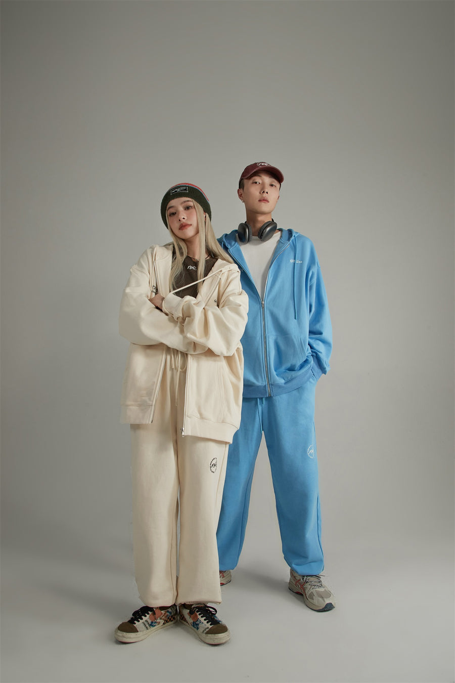 CHUU Embroidered Loose Fit Jogger Sweatpants