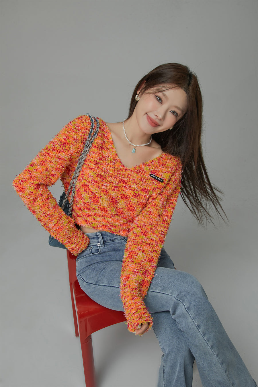 CHUU Adore You V Neck Crop Sweater