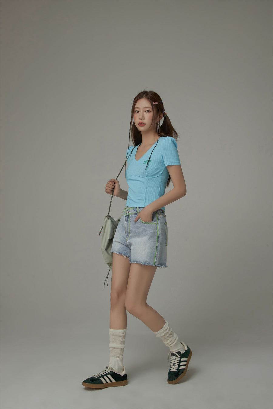 CHUU V-Neck Puff Sleeve T-Shirt